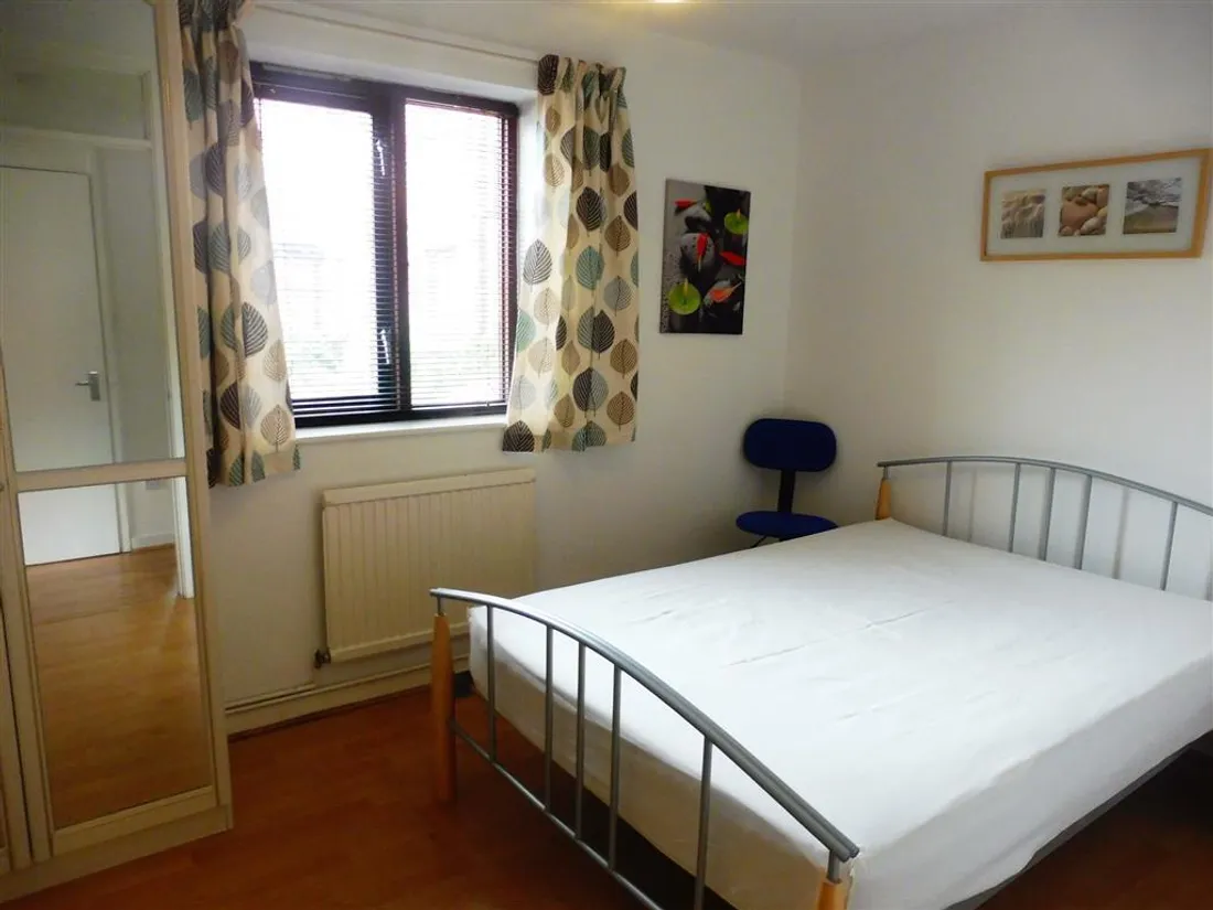 Flat Abernethy Quay in Swansea