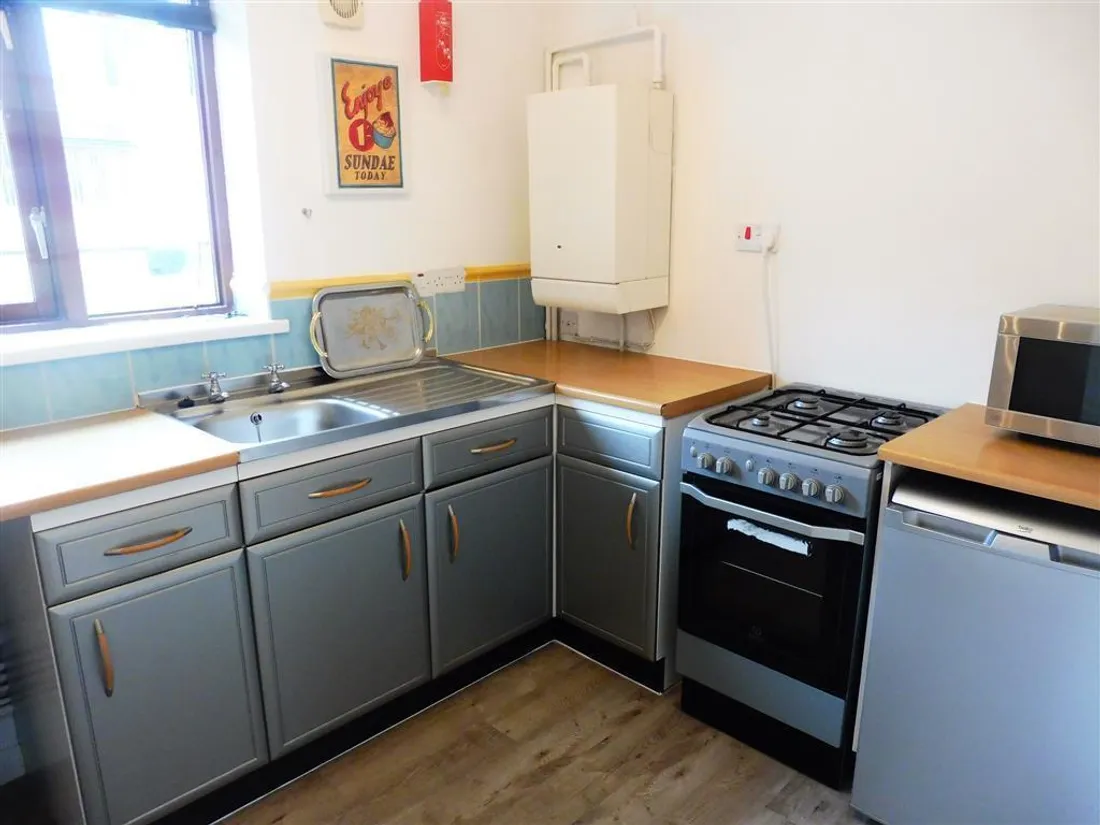 Flat Abernethy Quay in Swansea