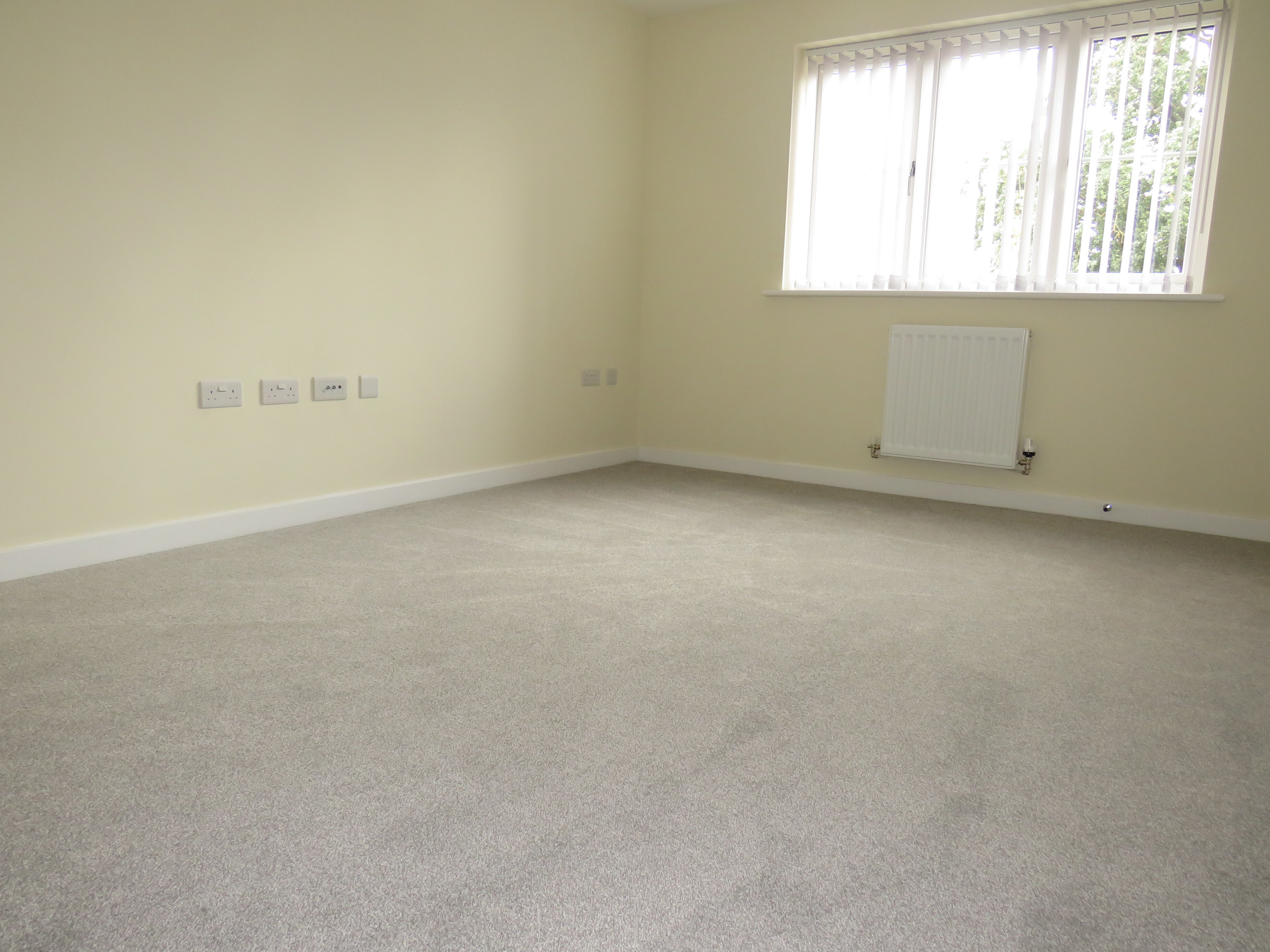 Flat Pinewood Avenue in Warwick