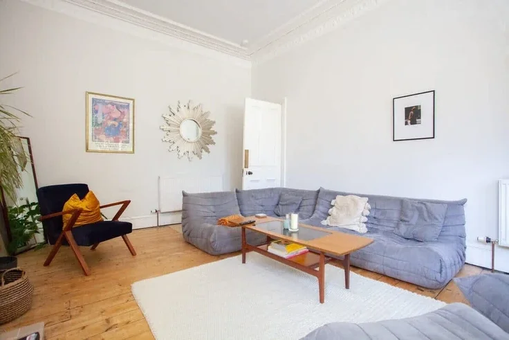 Flat Barrington Drive in Glasgow