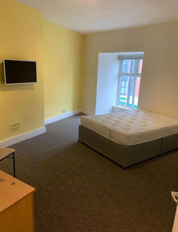 Flat Wilmslow Road in Manchester