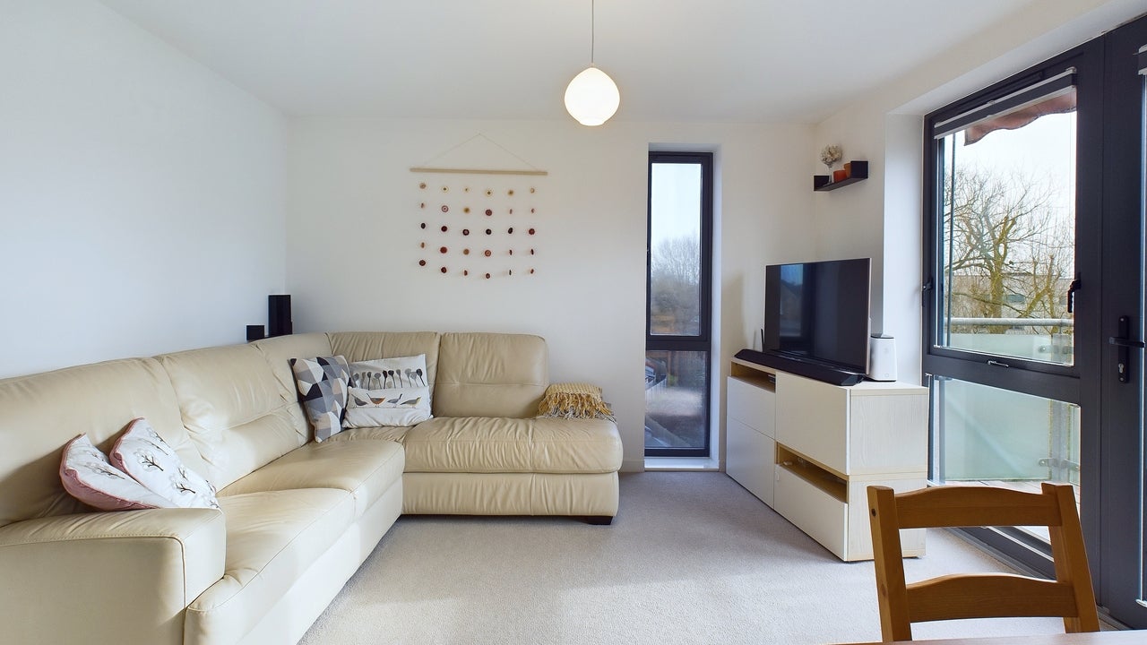 Flat Mitchell Close in Aylesbury