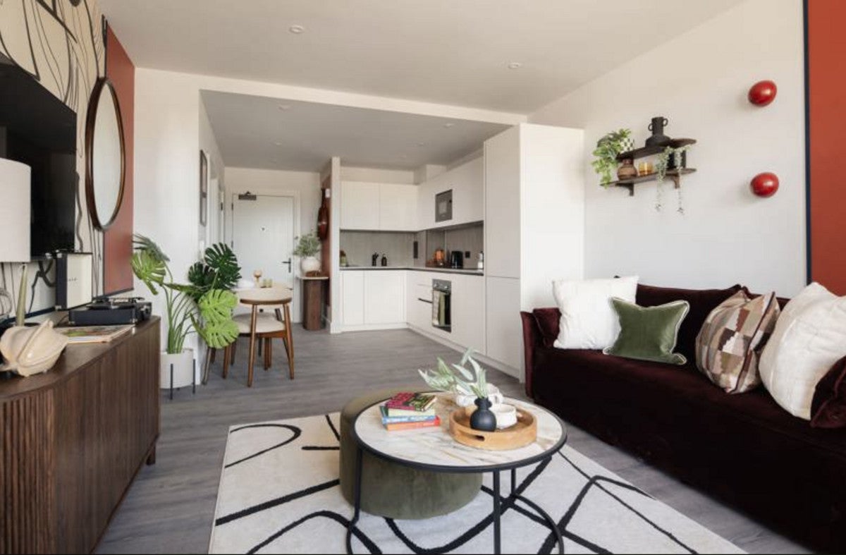 Flat Harrow Manorway in Greater London