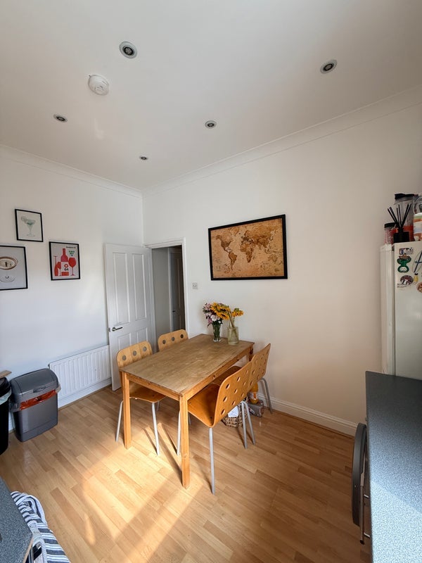 Room Sugden Road in Greater London