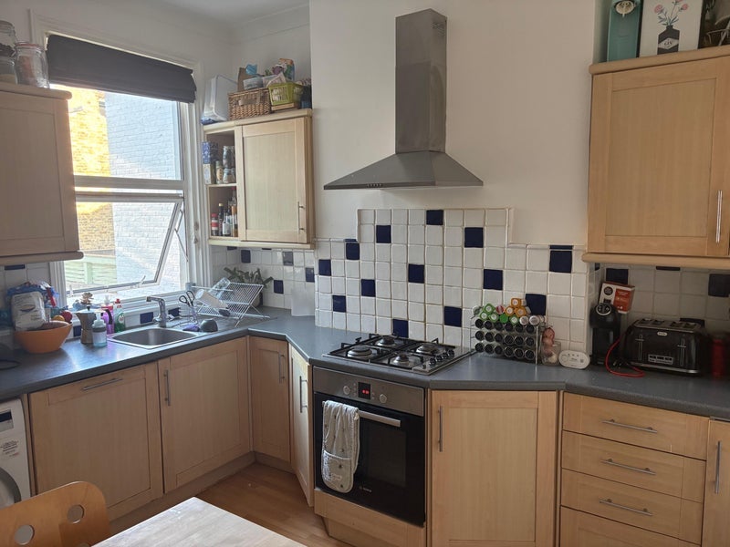 Room Sugden Road in Greater London