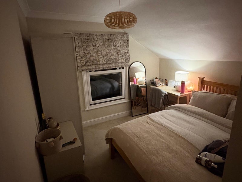 Room Sugden Road in Greater London
