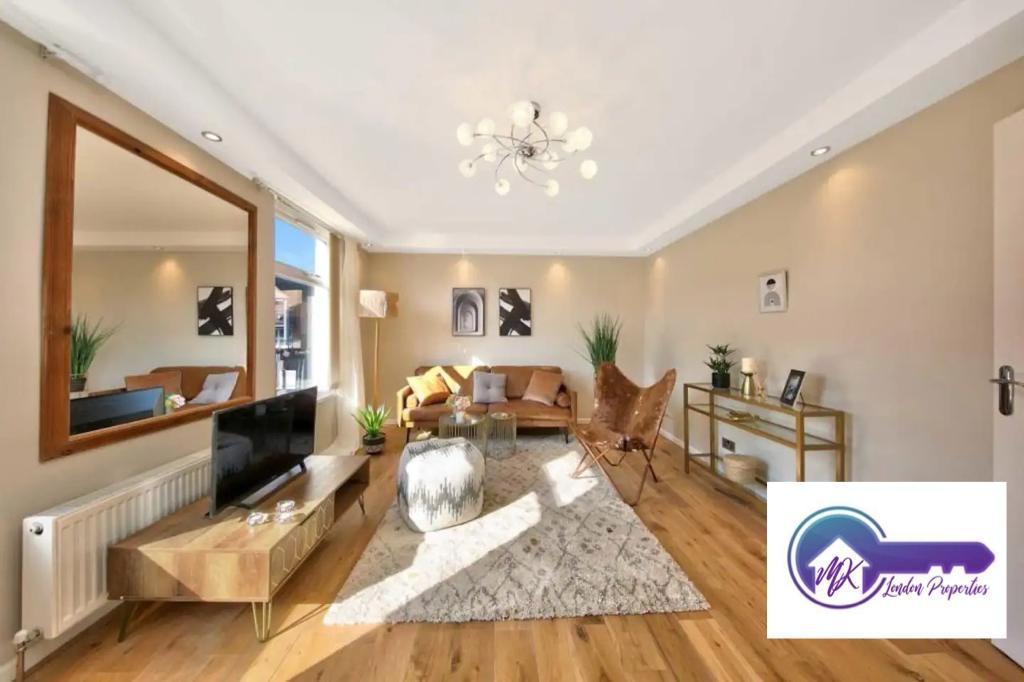 Flat Oliver Road in Greater London