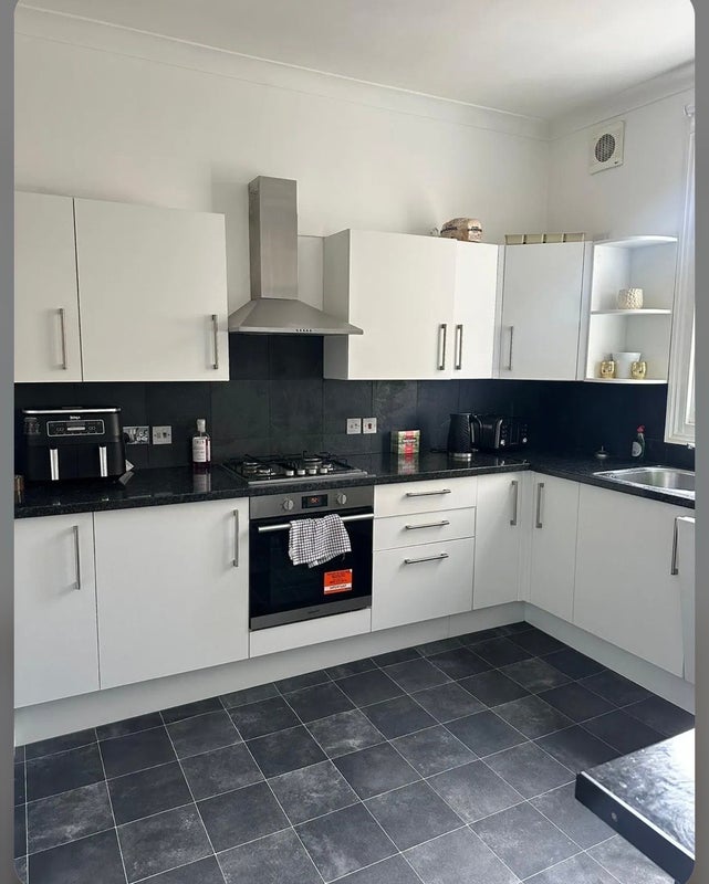 Room Crossley Street in Greater London