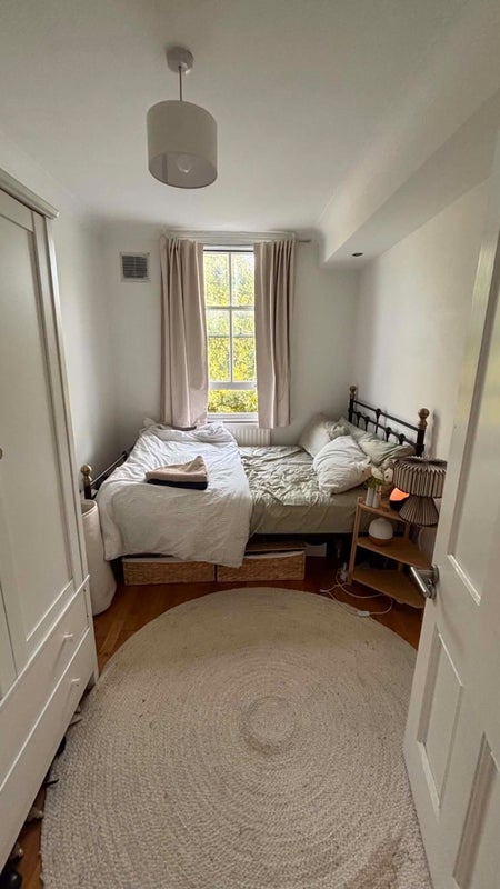 Room Crossley Street in Greater London