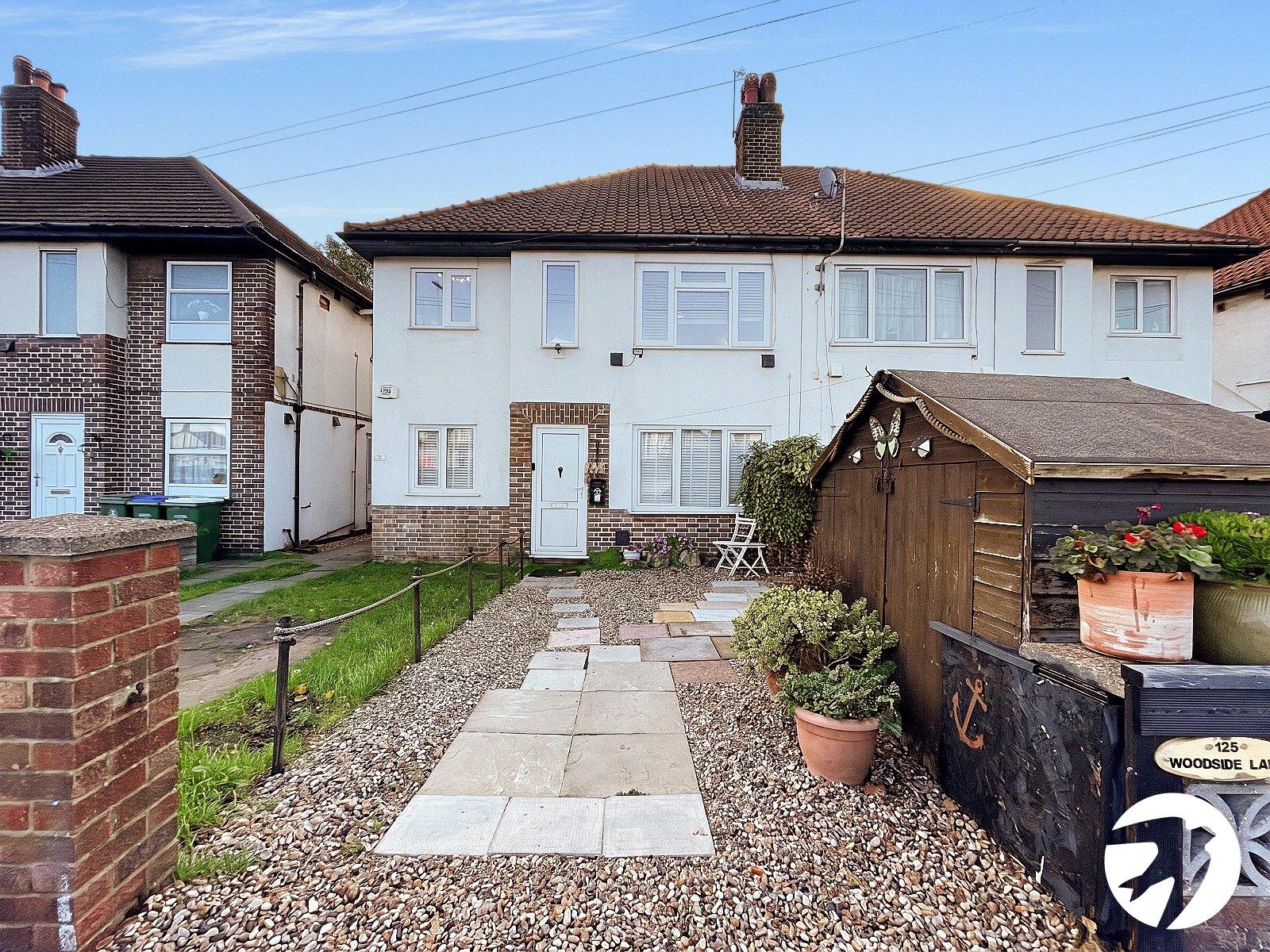 Flat Woodside Lane in Greater London