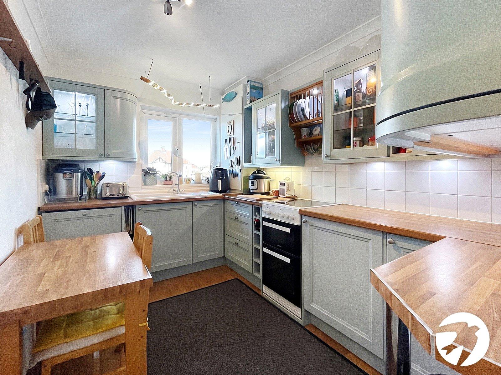 Flat Woodside Lane in Greater London