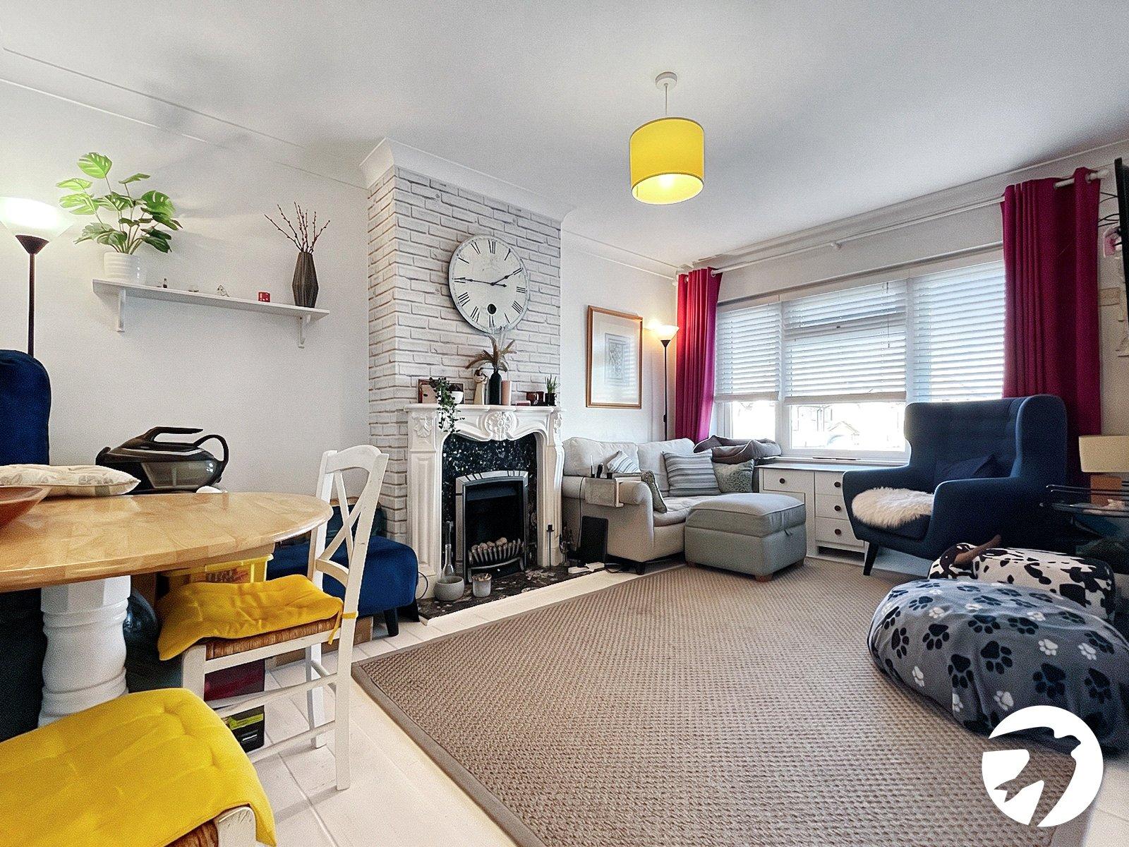 Flat Woodside Lane in Greater London