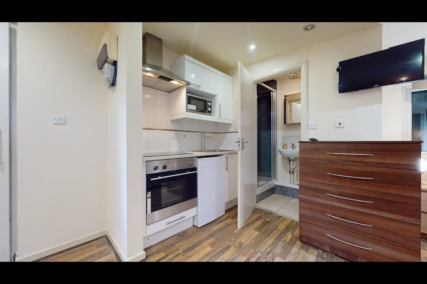 Flat Sheldon Road in Greater London