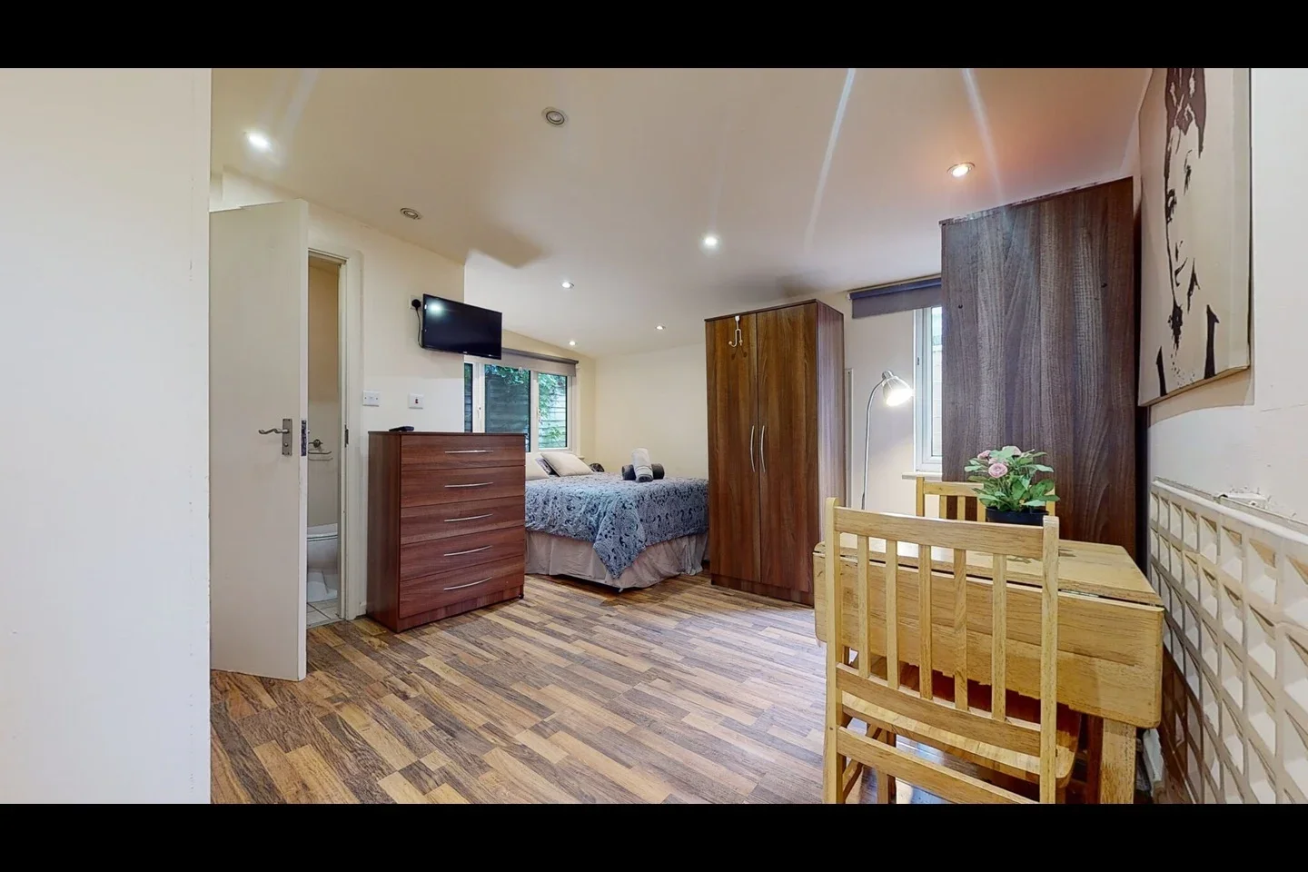 Flat Sheldon Road in Greater London