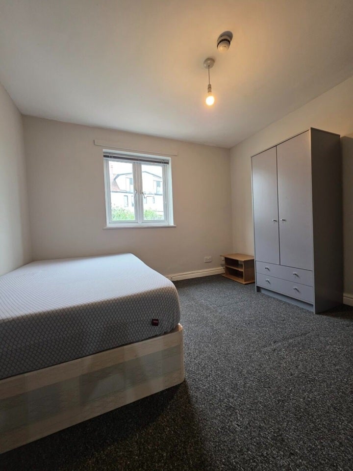 Flat Colchester Avenue in Cardiff
