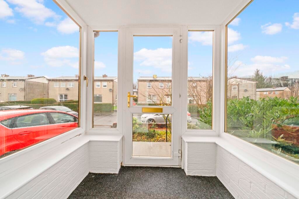 Flat North Lodge Road in Renfrew