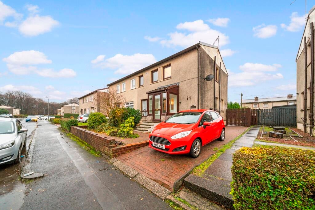 Flat North Lodge Road in Renfrew