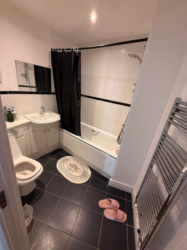 Room Booth Road in Greater London