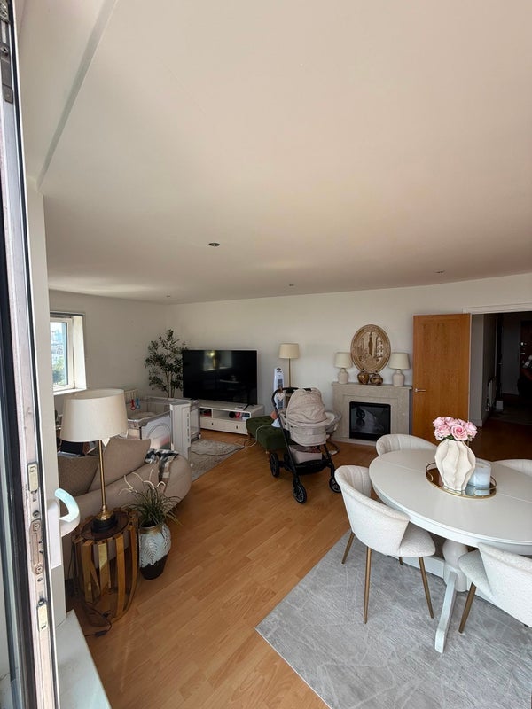 Room Booth Road in Greater London