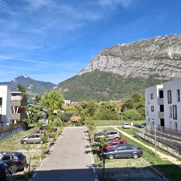 Flat Rue Lucie et Paulette Roche in Saint-Égrève