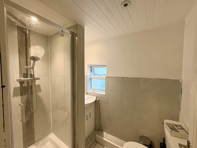 Room Spalding Road in Greater London