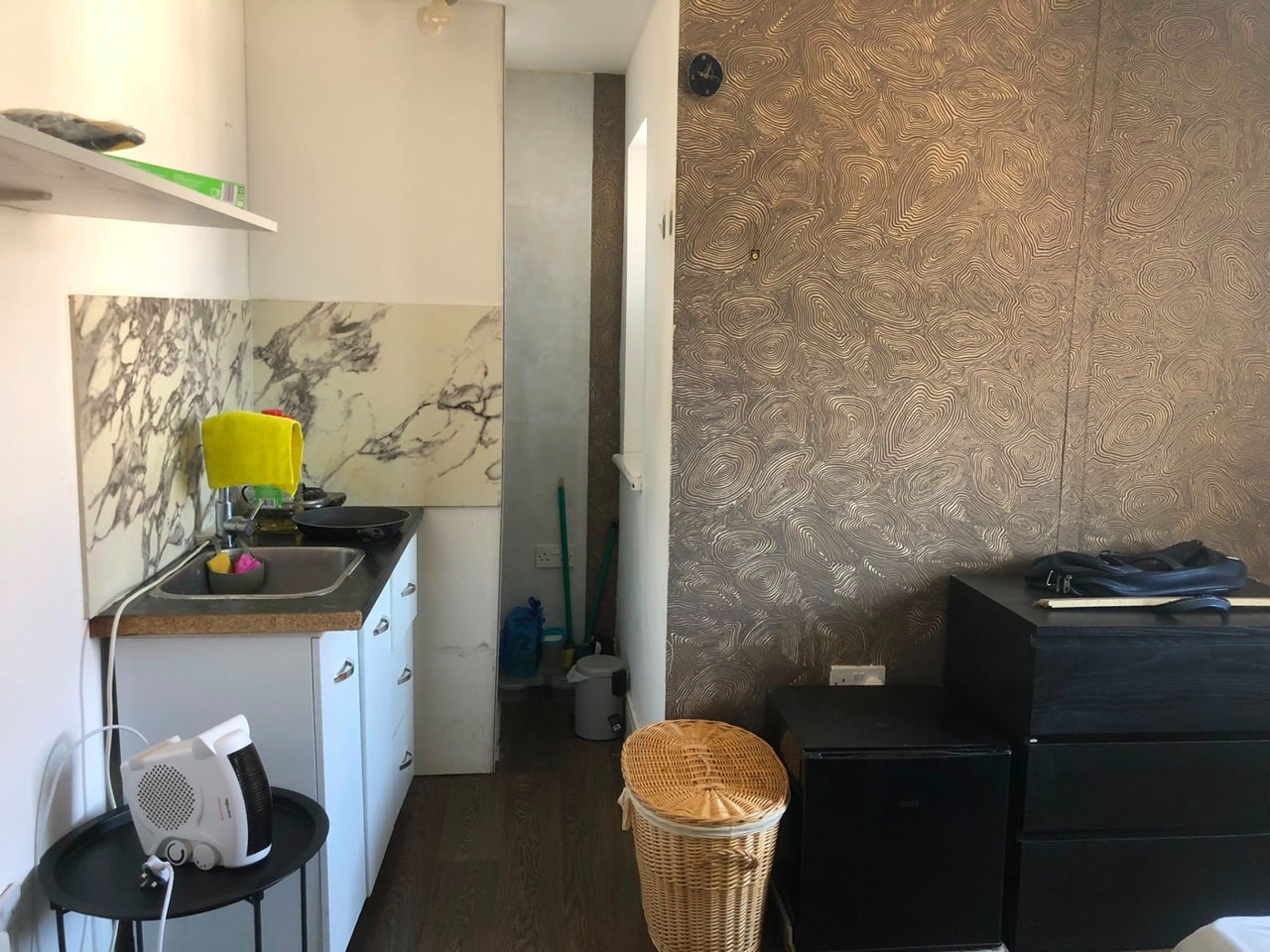 Room Eton Avenue in Greater London