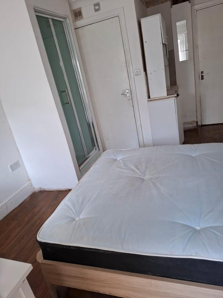 Room Eton Avenue in Greater London