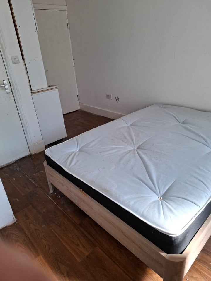 Room Eton Avenue in Greater London