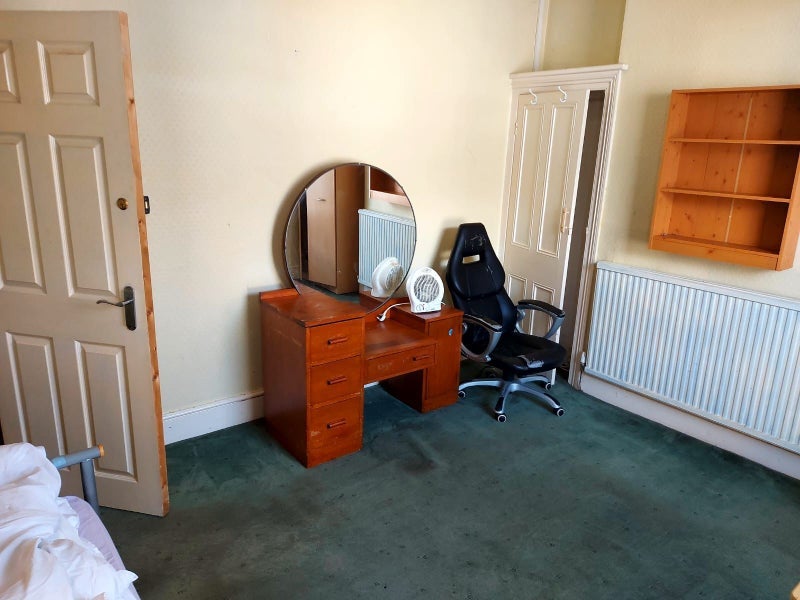 Room Strathnairn Street in Cardiff