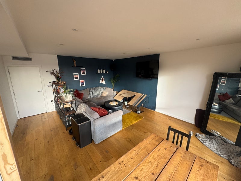 Room Stepney Way in Greater London