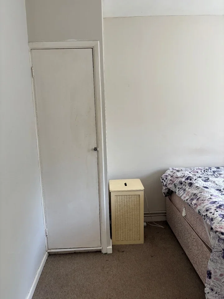 Room Sunnymead in Crawley