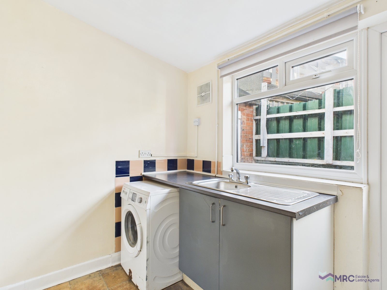 Flat Newland Avenue in Hull