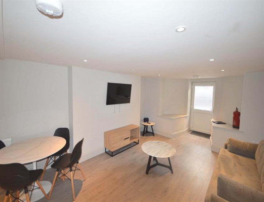 Flat Princes Road in Trafford