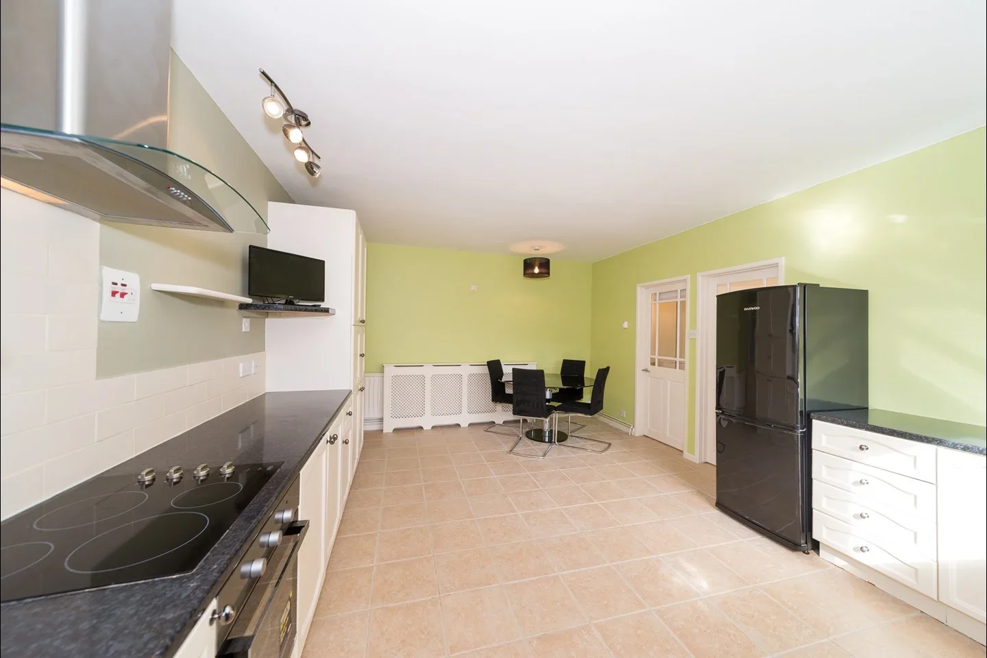Flat Vicarage Road in Sunbury-on-Thames