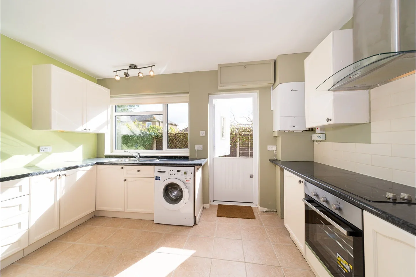 Flat Vicarage Road in Sunbury-on-Thames