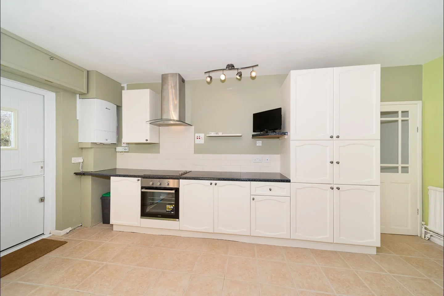 Flat Vicarage Road in Sunbury-on-Thames