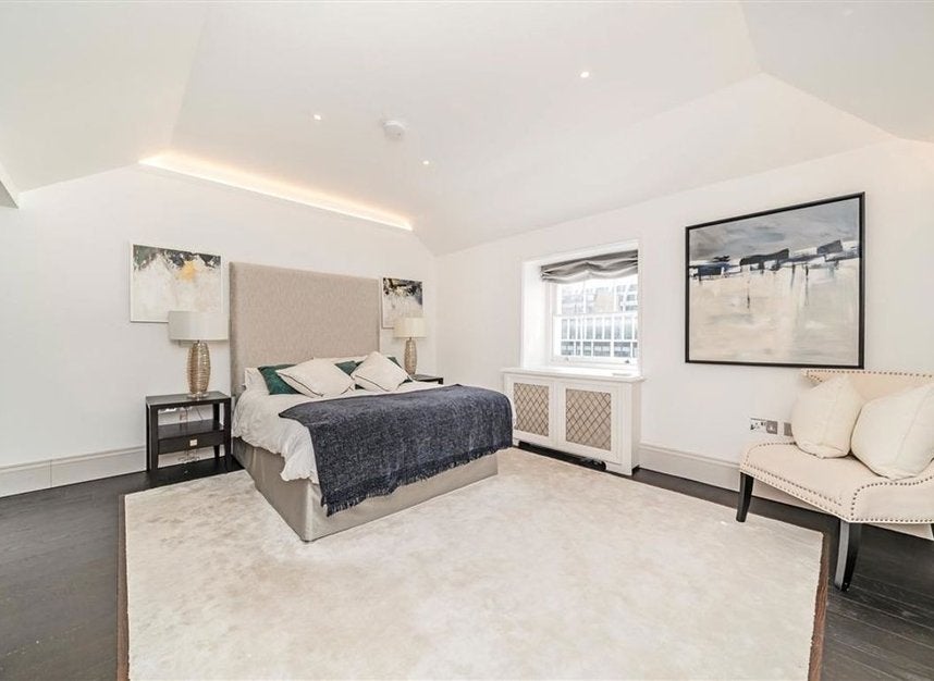 Flat Fitzhardinge Street in City of Westminster