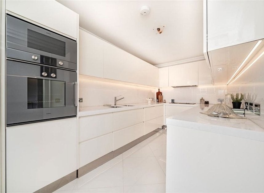 Flat Fitzhardinge Street in City of Westminster