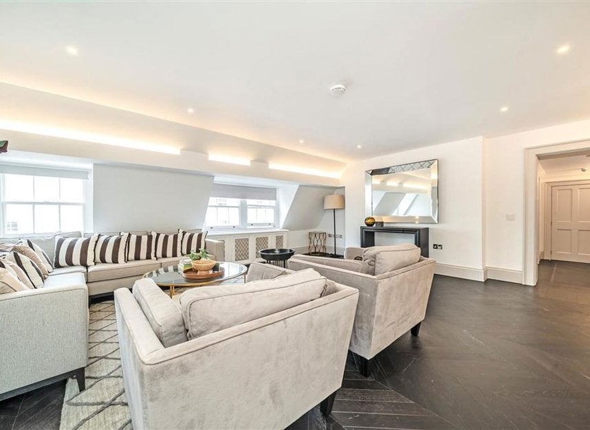 Flat Fitzhardinge Street in City of Westminster
