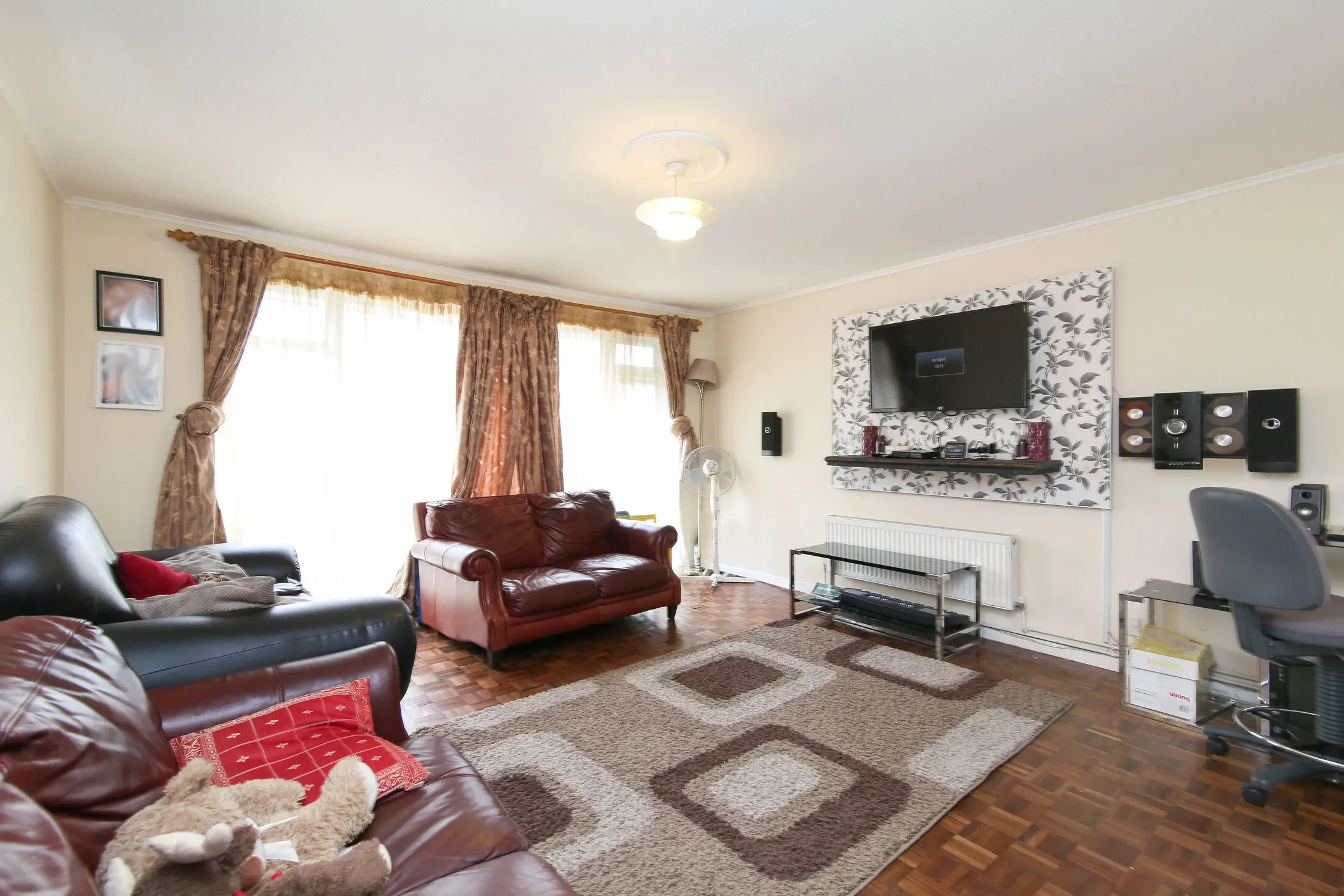 Flat Kensington Avenue in Greater London