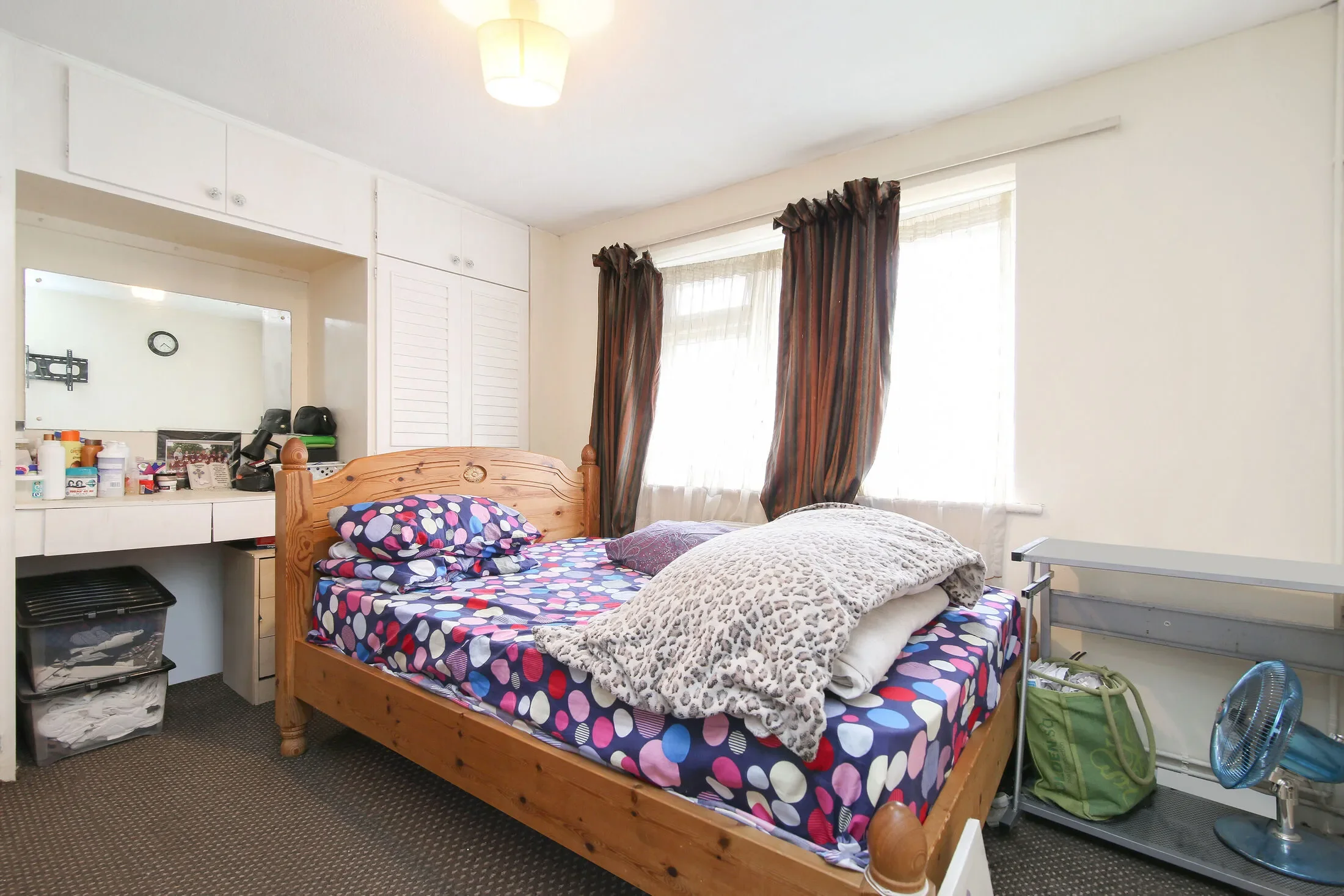 Flat Kensington Avenue in Greater London