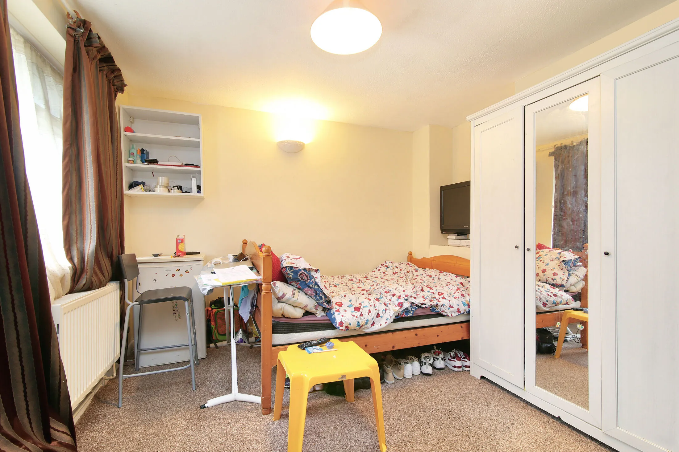 Flat Kensington Avenue in Greater London