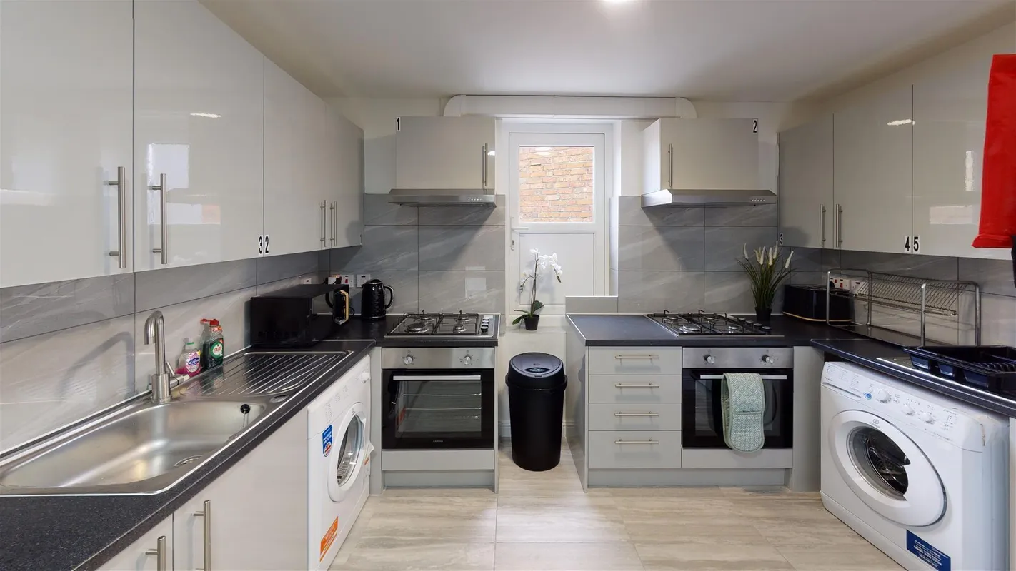 Room Harrow Road in Greater London