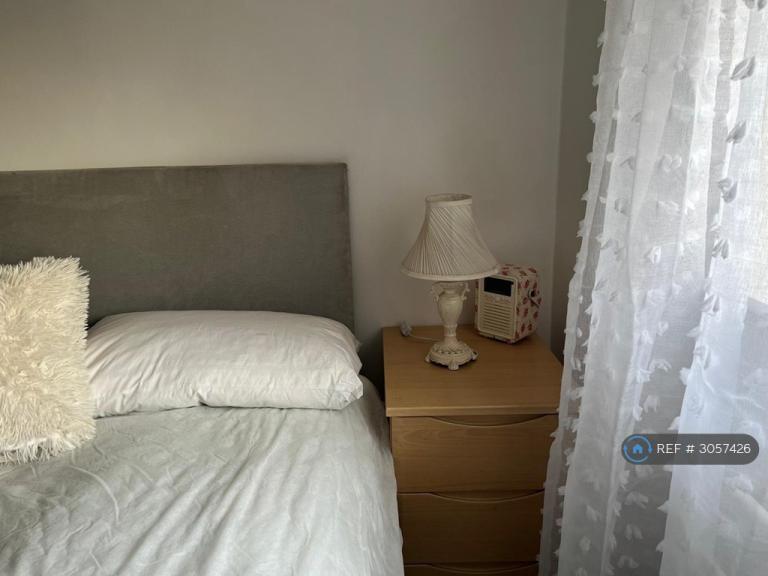 Room Twinnies Road in Wilmslow