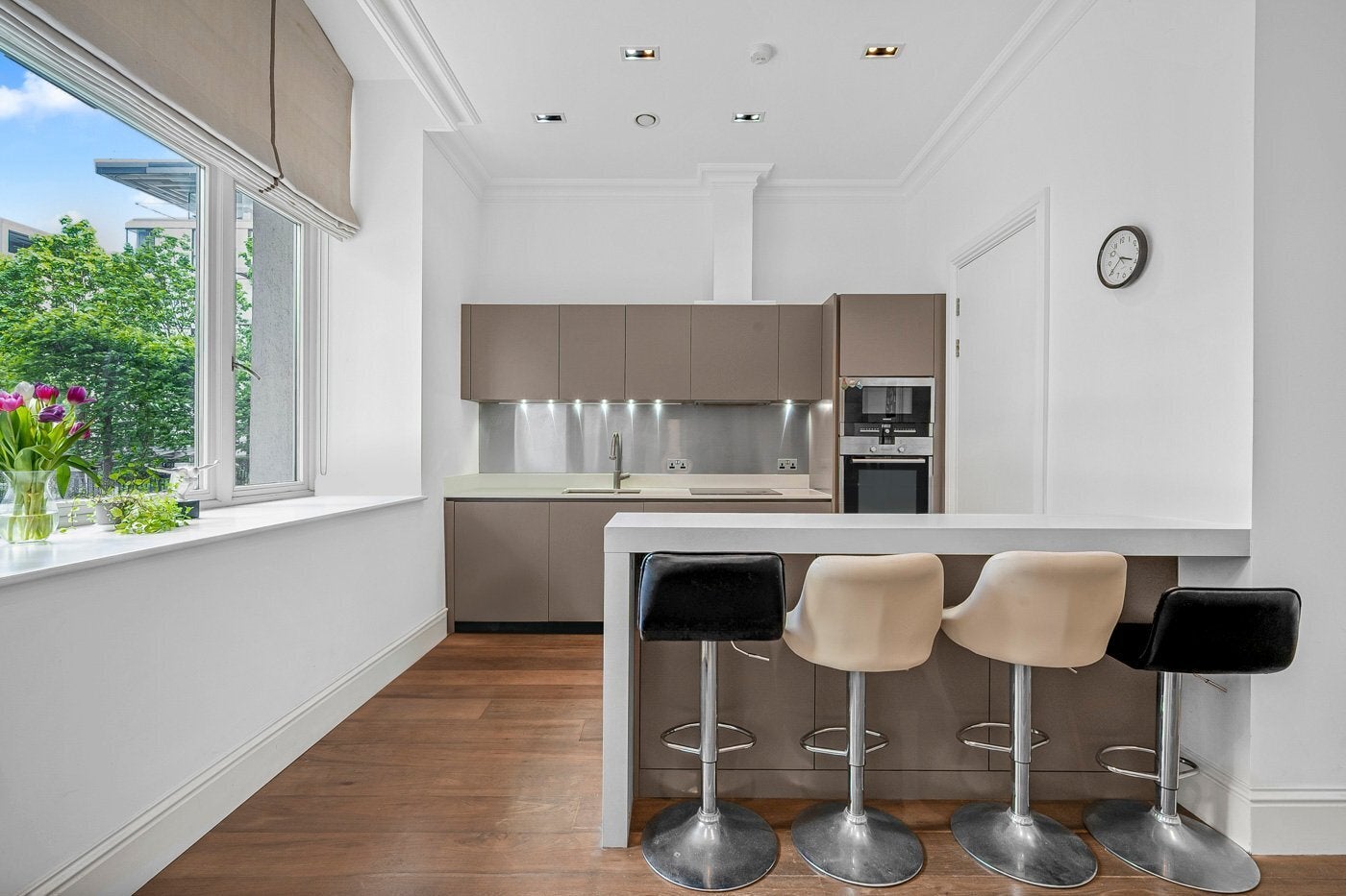 Flat Leman Street in Greater London