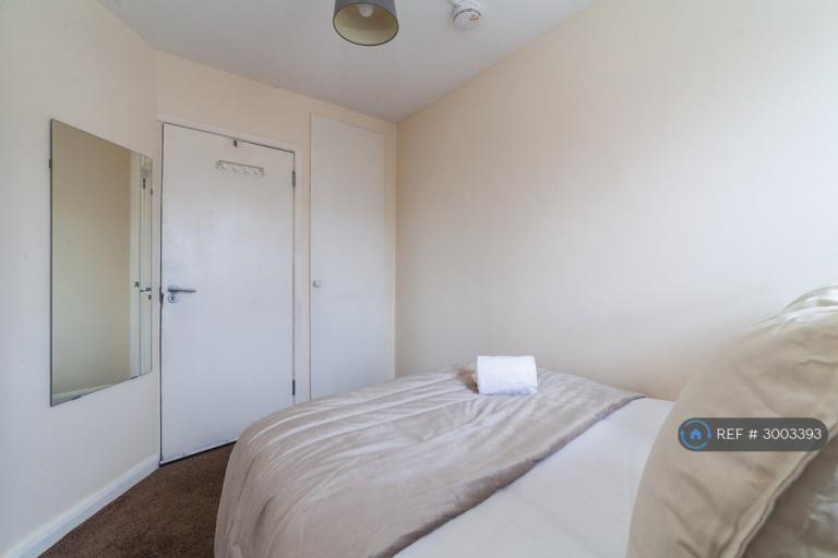 Room York Road in Greater London