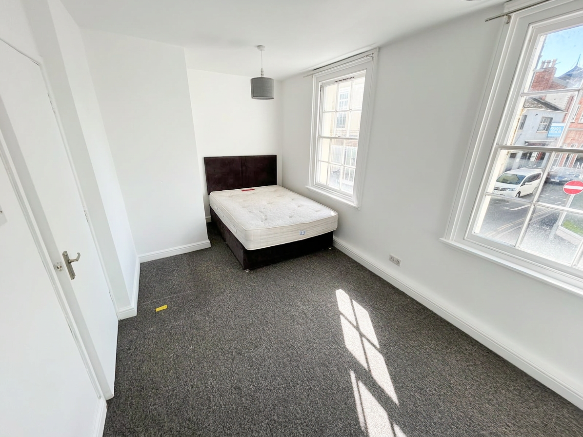Flat Bath Street in Royal Leamington Spa