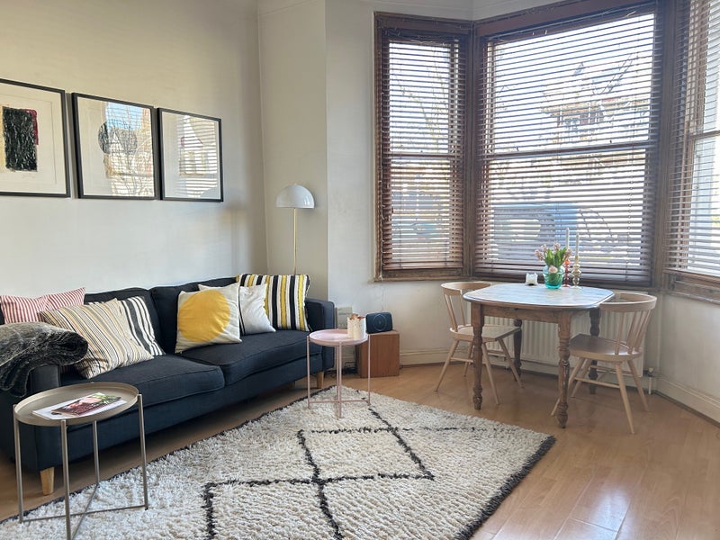 Room Harvist Road in Greater London