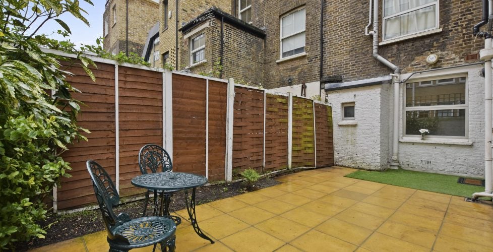Flat Minford Gardens in Greater London