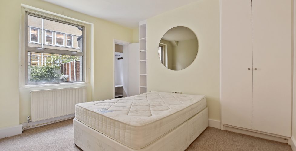 Flat Minford Gardens in Greater London